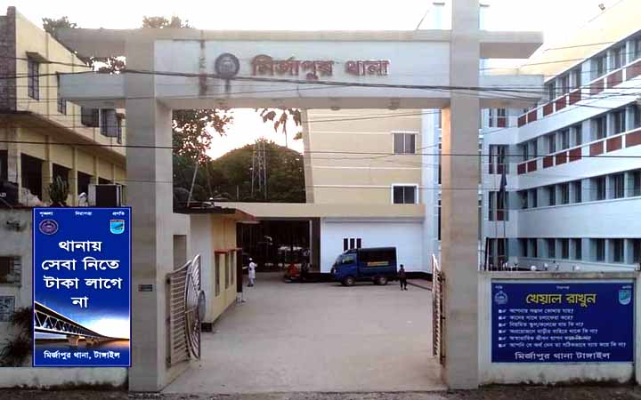 বাসে ডাকাতি-শ্লীলতাহানির ঘটনায় দায়িত্বে অবহেলার এএসআই বরখাস্ত